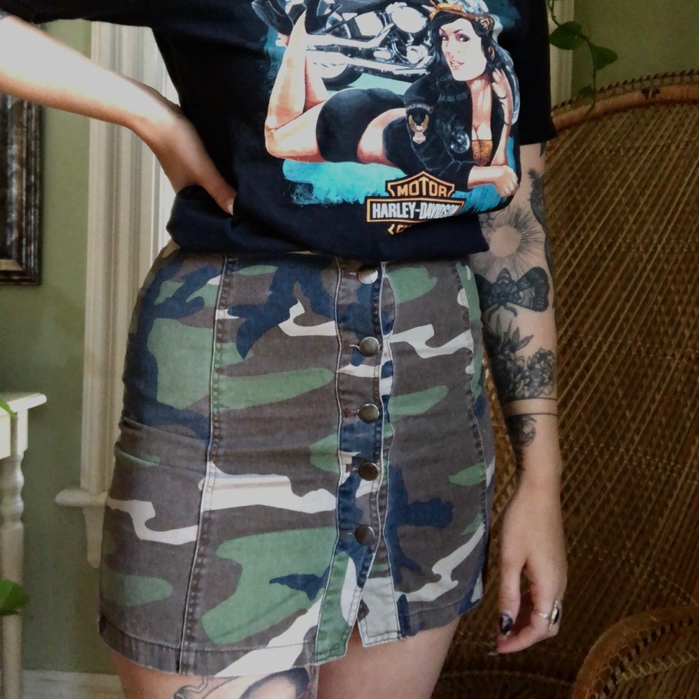 🌿 Button Up Camo Skirt. 🌿